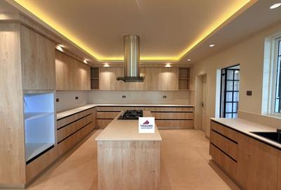 4 Bed Apartment with En Suite in Westlands Area - 4