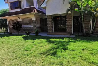 4 Bed House with En Suite in Rosslyn