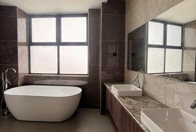 3 Bed Apartment with En Suite in Riverside - 4