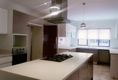 5 Bed Townhouse with En Suite in Lavington