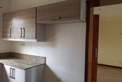 2 Bed Apartment with En Suite in Westlands Area - 4