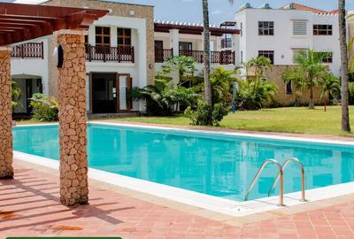 4 Bed Villa with En Suite in Kikambala