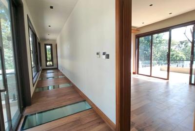 5 Bed Villa with En Suite in Spring Valley - 4