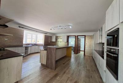 5 Bed House with En Suite in Rosslyn - 3