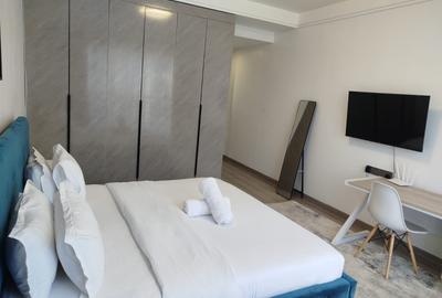 3 Bed Apartment with En Suite in Riverside - 2