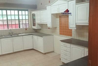 4 Bed Apartment with En Suite at Rhapta Road
