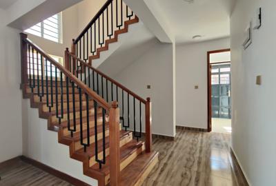 4 Bed Townhouse with En Suite at Kamangu