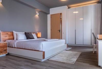 Serviced 2 Bed Apartment with En Suite at Dennis Pritt - 2