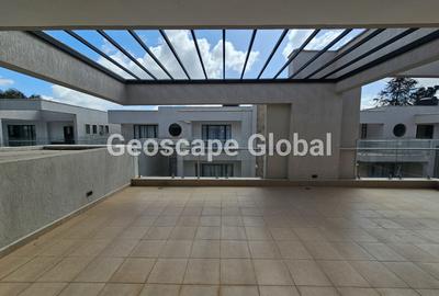 5 Bed Townhouse with En Suite in Lavington - 3