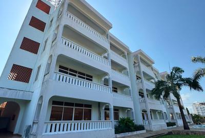 1 Bed Apartment with En Suite at Serena Road - 2