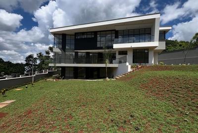 5 Bed Villa with En Suite in Nyari - 2