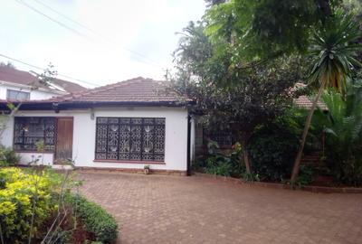 4 Bed House with En Suite in Lavington