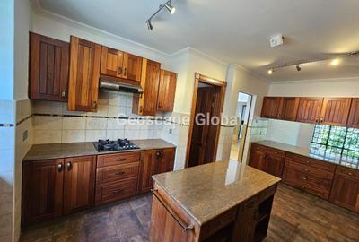 4 Bed Townhouse with En Suite in Spring Valley - 4