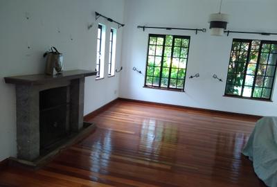 4 Bed House with En Suite at - 4