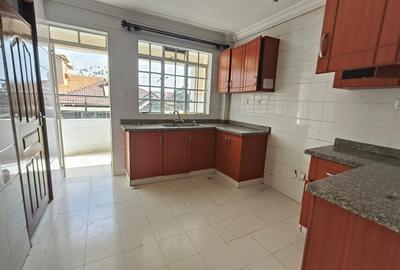 3 Bed Apartment with En Suite at Hatheru Road - 4