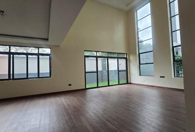 5 Bed House with En Suite in Lavington