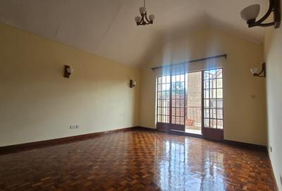 5 Bed House with En Suite in Lavington