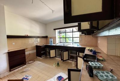 4 Bed House with En Suite in Nyari - 3