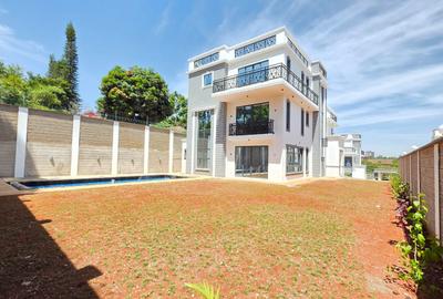 5 Bed Villa with En Suite at Lavington - 2