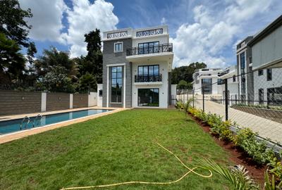 5 Bed Townhouse with En Suite in Lavington - 3