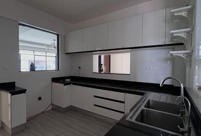 3 Bed Apartment with En Suite at Valley Arcade - 2