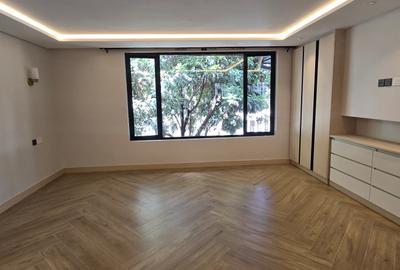 7 Bed Townhouse with En Suite at Lavington Convent Drive - 4