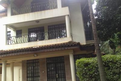 5 Bed Townhouse with En Suite in Lavington