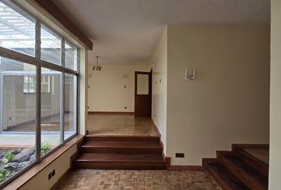 5 Bed House with En Suite at Nyari Central - 3