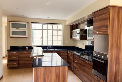 5 Bed House with En Suite in Spring Valley - 2