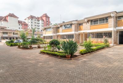 4 Bed Villa with En Suite at School Lane