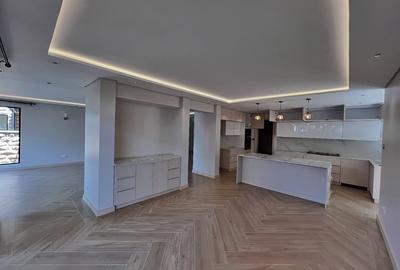 5 Bed Townhouse with En Suite in Lavington - 3