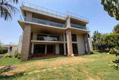 5 Bed House with En Suite in Runda - 2