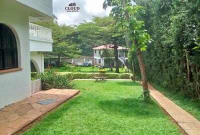 Commercial Property with Parking in Lavington