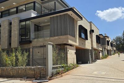 5 Bed Townhouse with En Suite at Kyuna Grovelia Grove - 4