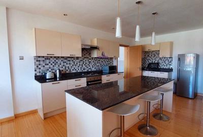 Serviced 2 Bed Apartment with En Suite at Brookside Drive - 3