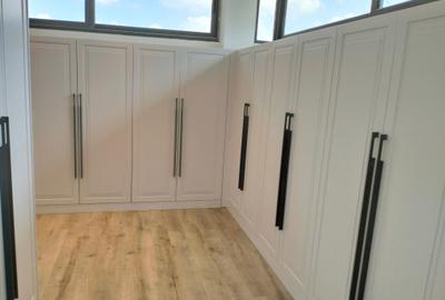 5 Bed Townhouse with En Suite in Lavington - 3