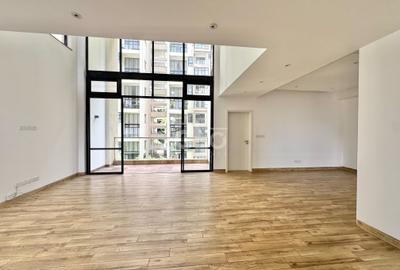 3 Bed Apartment with En Suite in Riverside