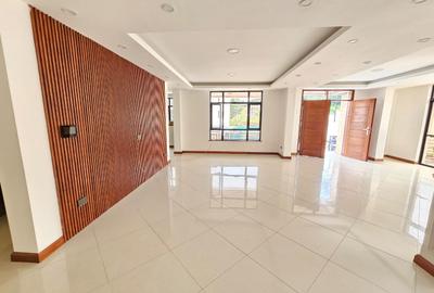 5 Bed Villa with En Suite in Kyuna