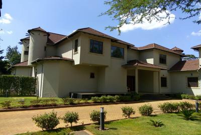 5 Bed House with En Suite in Runda - 3