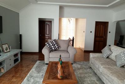 5 Bed Villa with En Suite in Lavington