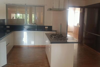 Serviced 4 Bed Apartment with En Suite in Kileleshwa