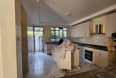 4 Bed House with En Suite in Runda