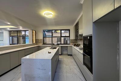 5 Bed Townhouse with En Suite in Karen - 3