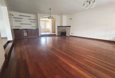 4 Bed House with Garden in Rosslyn - 3