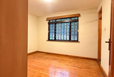 7 Bed House with En Suite in Runda - 2