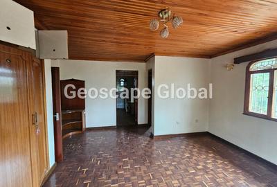 4 Bed House with En Suite in Runda - 2