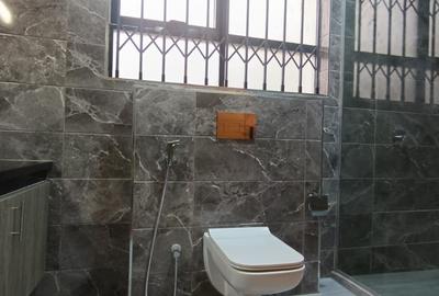 5 Bed Apartment with En Suite in Thigiri