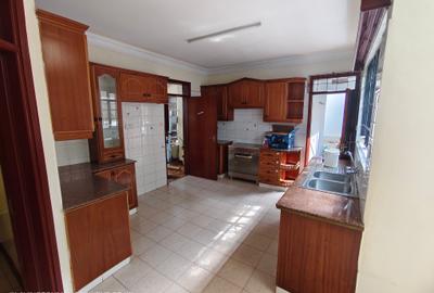 4 Bed Townhouse with En Suite at Lavington - 4