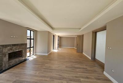 5 Bed Villa with En Suite in Runda - 4