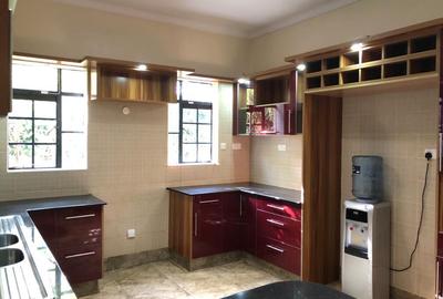 4 Bed Townhouse with En Suite in Kitisuru